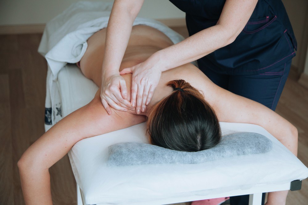 Види лікувального масажу – коли і який обрати