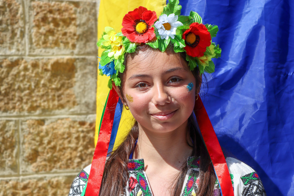 Український віночок: символіка квітів та значення кольорів стрічок